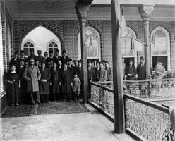 King Faisl visiting the Alliance Lora Kaduri school, 1924. (Beit Hatfutsot, the Visual Documentation Center).