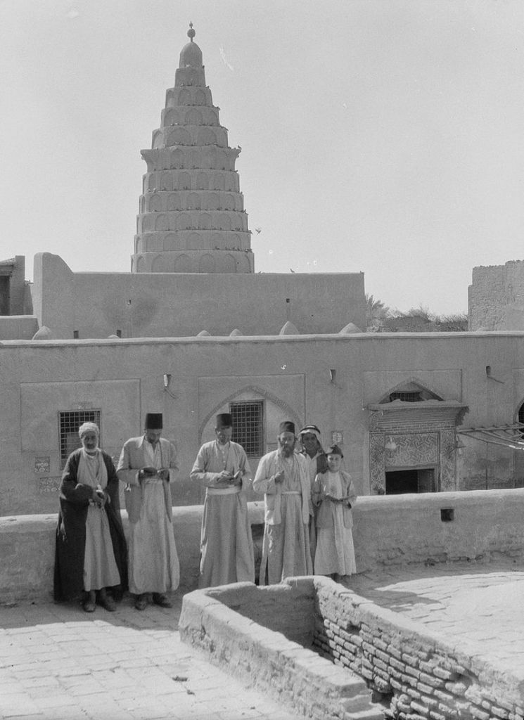 A 1932 photograph of Ezekiel’s Tomb at Kifel, in southeastern Iraq. The area was inhabited by Iraqi Jews, some of whom appear in the photo. (American Colony, Jerusalem, Photo Dept./Eric and Edith Matson Photograph Collection/Wikipedia)