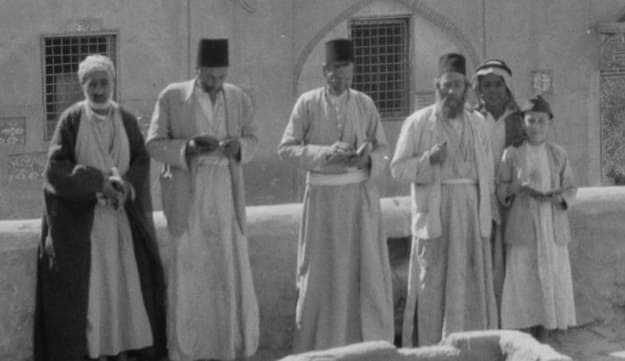 Iraqi Jews visiting what many believe to be Ezekiel's Tomb, in Kifel, Iraq, October 1932.